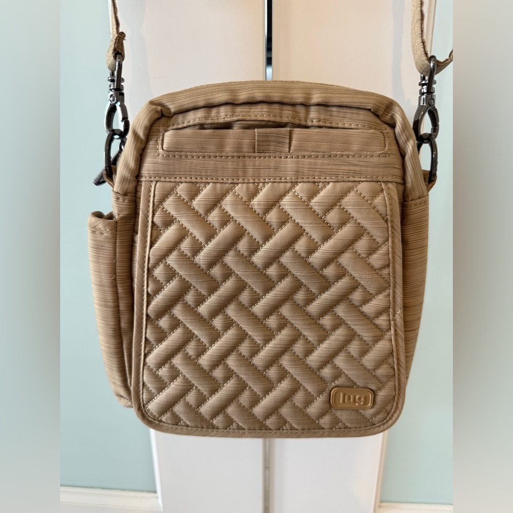 EUC Like New Lug Quilted Hopper